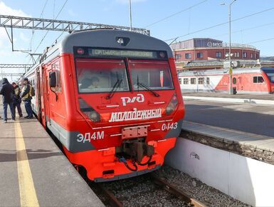 Из Петербурга запустили тактовые электрички в Гатчину