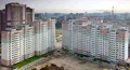 Есть полуподземные паркинги во внутренних дворах, спортивные площадки.