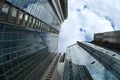 На верхних этажах двухуровневые панорамные квартиры, на нижних – коммерческие помещения.