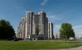 В каждом корпусе на первых этажах располагаются нежилые помещения под магазины, кафе, службы сервиса.