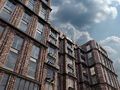 В каждой квартире предусмотрены широкие панорамные окна.