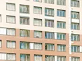 В квартирах устанавливаются двухкамерные пластиковые стеклопакеты. Фото от 31.05.2015 г.