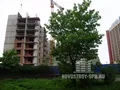 Новостройка возводится в обжитом Красногвардейском районе вблизи парковых зон. Июль 2013 года.