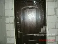 Входные проемы в кухнях некоторых квартир сделаны из монолита, а в других из газобетона. Фото от 21.08.2013 года.