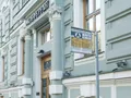Остановка общественного транспорта рядом с Домом «Монферран».