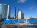 На первом этаже здания традиционно разместятся салоны, небольшие магазины, аптеки. Фото от 25.03.2013 года.