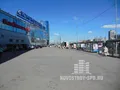 Здесь расположен транспортный узел, объединяющий метро, кольцо автобусов, трамваев и железнодорожную станцию. Фото от 11.07.2014 года.