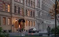 Архитектура вобрала в себя элементы классической застройки парадного Петербурга, промышленные мотивы и декоративные элементы в древнерусской и романской стилистиках.