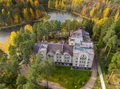 ЖК расположен на берегу озера Пионерское.