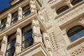 В дизайне гармонично сочетаются элементы раннего модерна, древнерусского зодчества и эклектики.