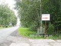 С Токсовского шоссе по указателю нужно свернуть на улицу Оборонная и ехать до таблички «Воронцов», указывающей поворот на «бетонку». Фото от 22.08.2013 года.