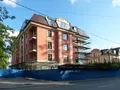 Завершаются внешние отделочные работы по фасадам и монтаж крыши. Май 2015 года.