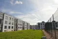 В придомовых территориях функционирует служба охраны круглые сутки, установлены системы видеонаблюдения и контроля доступа, приборами охраны и пожарной сигнализации.
