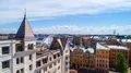 До набережной Большой Невы не более 5 минут езды. Ближайшая станция метро «Чернышевская» находится в пешей доступности.