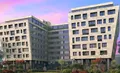 Это
монолитный девятиэтажный дом с двумя подъездами, рассчитанный на 110 квартир.