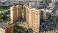 Комплекс состоит из трех кирпичных новостроек переменной этажности. Аэрофотосъемка от 07.09.2020.