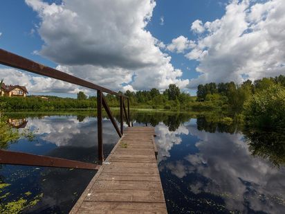 Поселок таунхаусов «Токкари-Лэнд». Озеро. Фото от 21.09.2018 г. Поселок таунхаусов «Токкари-Лэнд»|Новострой-СПб