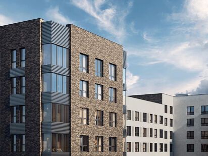 Фасад в английском стиле с кирпичной кладкой и акцентными металлическими вставками. ЖК «Аквилон SOLAR» (Солар)|Новострой-СПб