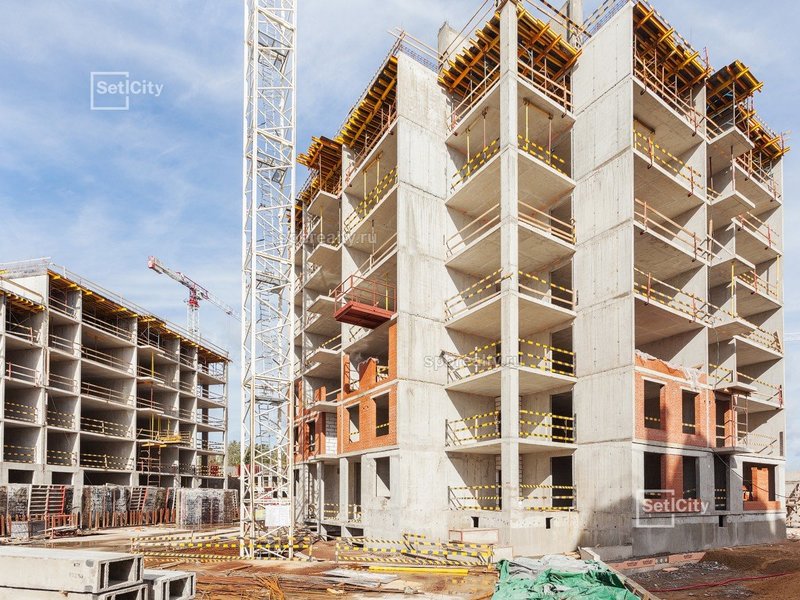 Производятся работы по устройству монолитных конструкций на уровне 8 этажа. Выполняются работы по устройству каменной кладки ограждающих конструкций и внутренних перегородок на уровне 3 этажа.  Автомобильная стоянка (наружный двор) Продолжаются работ...