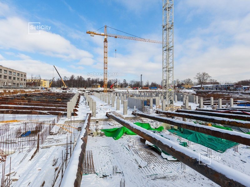 Выполнены работы по откопке котлованов всех секций. Окончен монтаж распорной системы шпунтового ограждения котлована. Близки к окончанию работы по устройству ростверка автостоянки №3, выполнено 90%. Ведутся работы по армированию и бетонированию стен ...