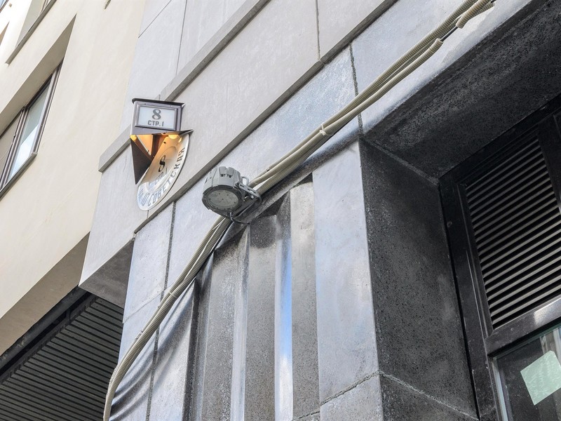 Монтаж домового знака