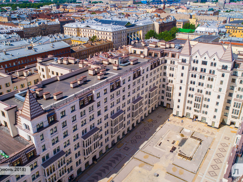 Ведутся работы по устройству кровли